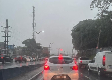 Manaus atende oito ocorrências em razão de chuva   