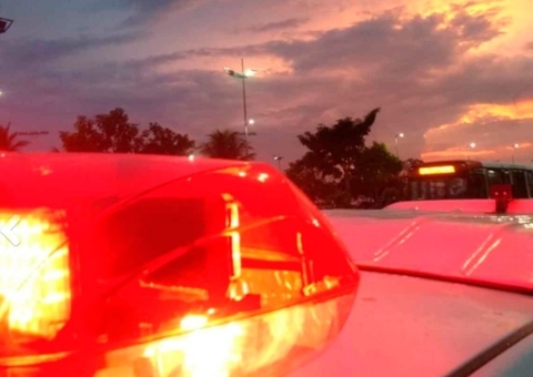 Polícia caça e prende suspeito de assaltar ônibus e se esconder em matagal de Manaus