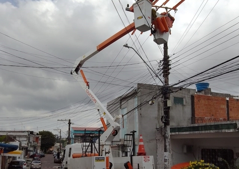 Amazonas Energia continua proibida de instalar os novos medidores aéreos