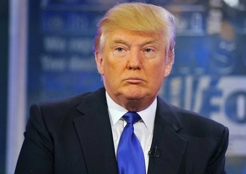 Trump vai a tribunal para se tornar réu por guardar documentos sigilosos