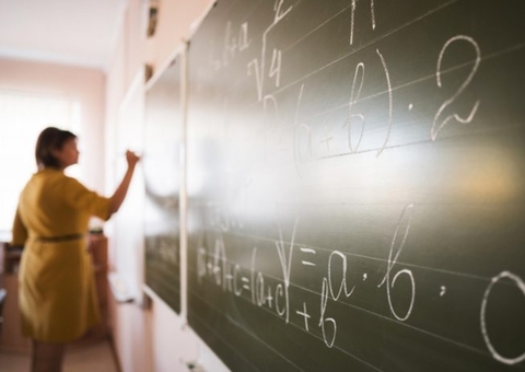 Profissionais da educação recebem 14º salário nesta segunda no Amazonas