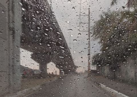 Prefeitura emite alerta de chuvas intensas neste domingo em Manaus