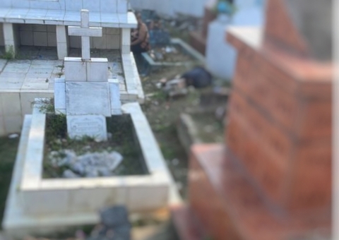 Homem morre dentro de cemitério e é encontrado por visitantes
