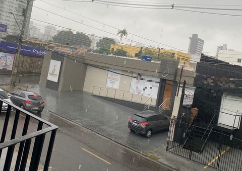 Amazonas registra chuva torrencial com risco de temporais e ventanias