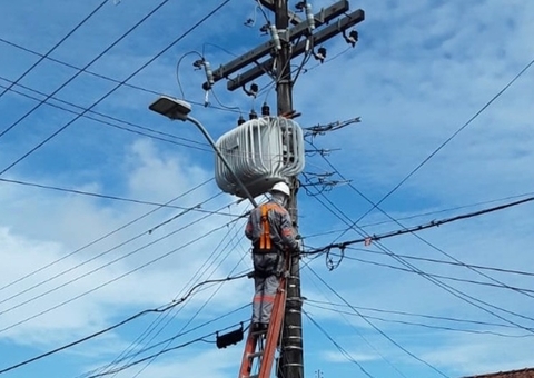 Justiça Federal volta a suspender instalação de medidores aéreos em Manaus