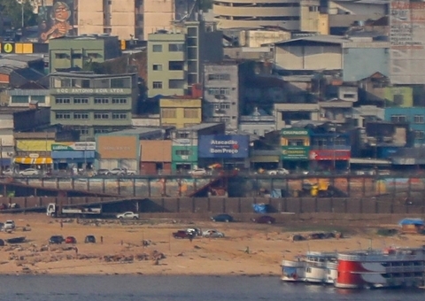 Em 20 dias, Rio Negro já secou mais de 2 metros em Manaus