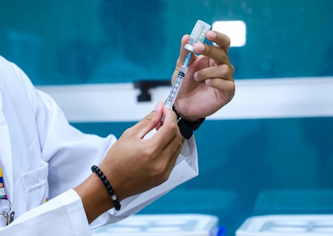 Vacinação contra influenza para 18 grupos prioritários segue até outubro em Manaus