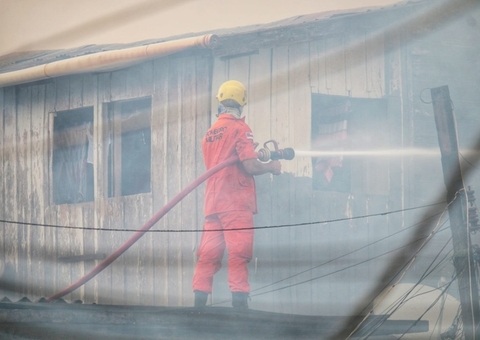 Famílias atingidas por incêndio nesta sexta-feira receberão Auxílio Aluguel em Manaus