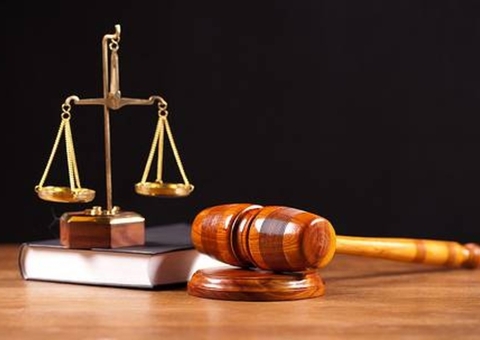 Pastor é condenado a pagar R$ 10 mil a fiel após revelar traição em culto