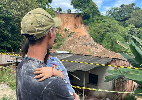 Famílias afetadas por deslizamento no Fazendinha serão indenizadas