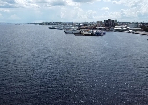 Rio Negro mantém nível elevado em meio à seca