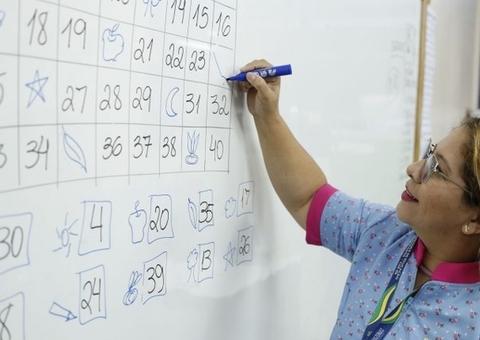 Piso nacional dos professores sobe para R$ 4.420,55