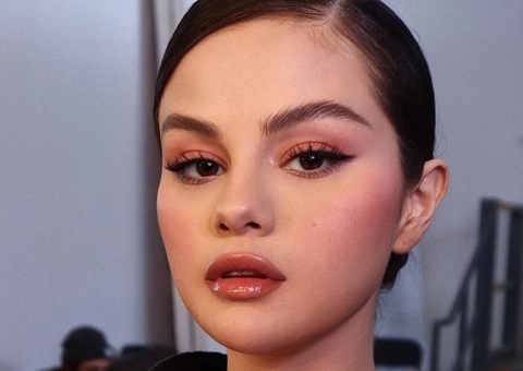 Fãs notam tremedeira em mãos de Selena Gomez em vídeo e cantora responde