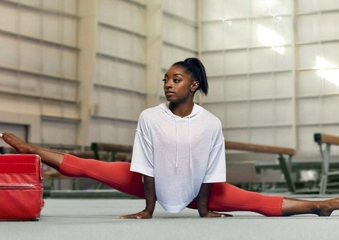Simone Biles abandona o X após polêmica com ex-nadadora sobre atleta trans