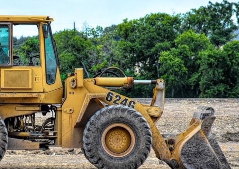 Menina de 10 anos tem cabelos arrancados após ser atropelada por trator