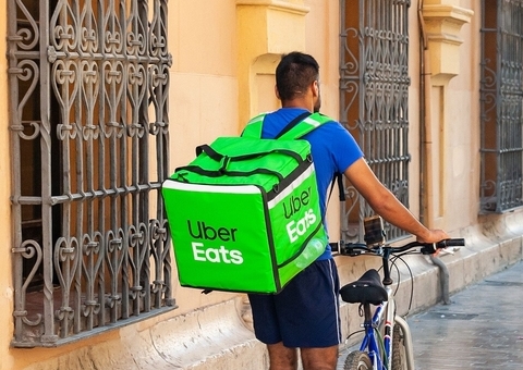 Uber Eats deixa de fazer entregas de restaurantes a partir desta terça no Brasil