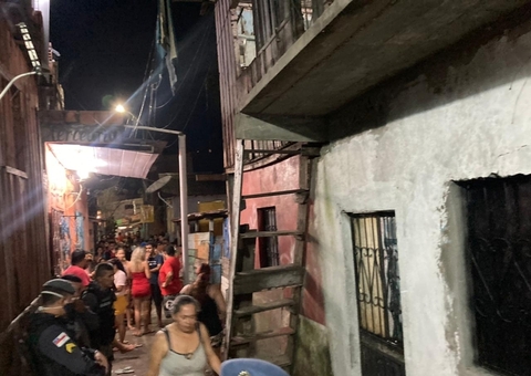 Corpo de homem é encontrado após intenso tiroteio em beco de Manaus