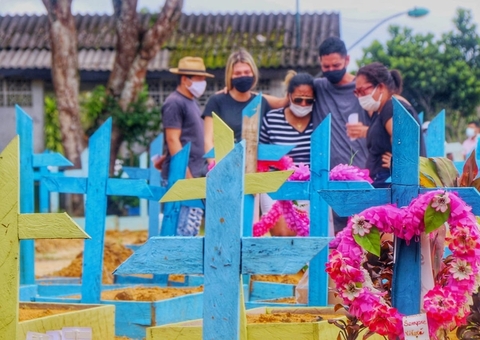 Manaus fez 38 enterros nesta segunda; 4 de vítimas da Covid