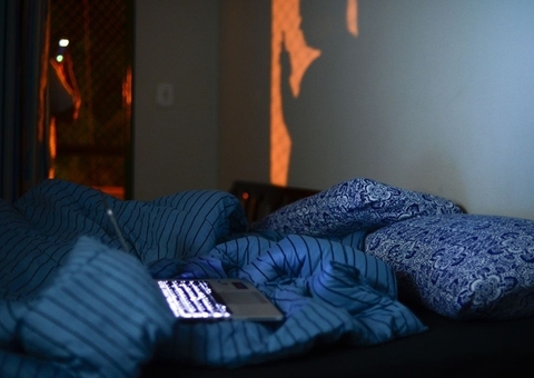 Acordar na madrugada para comer pode ser distúrbio de sono, diz médica