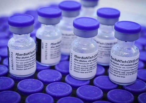 Teste confirma que três doses da vacina Pfizer neutralizam variante Ômicron