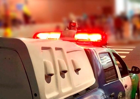 Criminosos assaltam ônibus e são furtados após um deles ser atropelado em Manaus