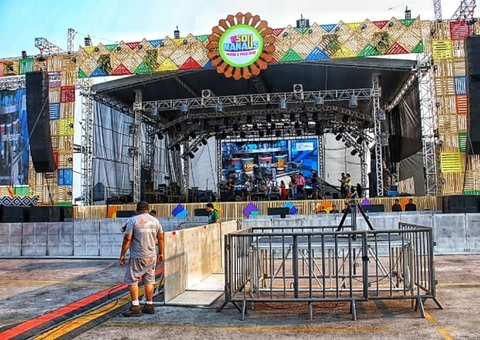 Palcos do festival ‘SouManaus Passo a Paço 2023’ começam a ser montados