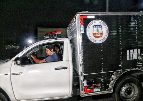 Homem morre ao ser esfaqueado no meio da rua em Manaus