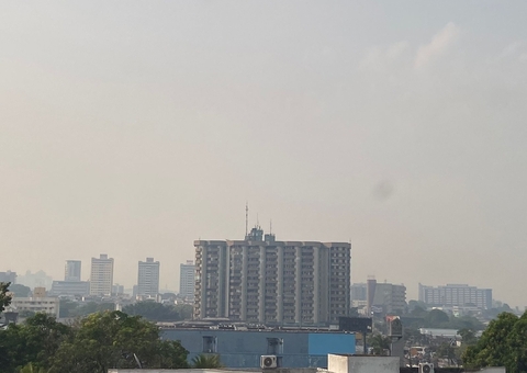 Nuvem de fumaça não é causada por focos de queimada em Manaus, diz prefeito