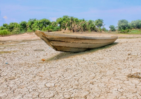 Seca fora de época deixa portos inoperantes no interior do Amazonas 