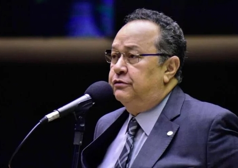 TRE-AM adia julgamento que pode cassar mandato de Silas Câmara