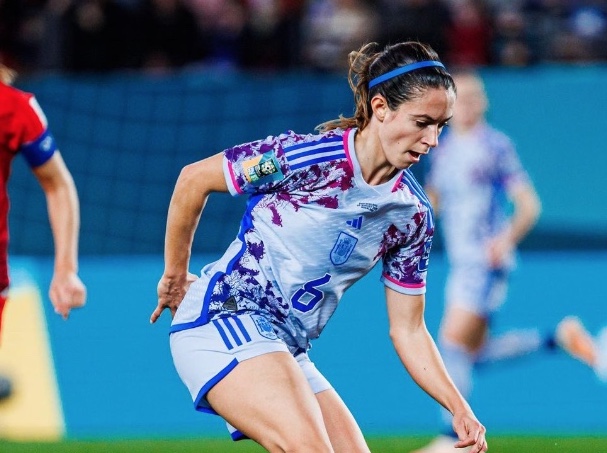 Bonmatí ameniza motim na Espanha e projeta semifinal da Copa com a Suécia