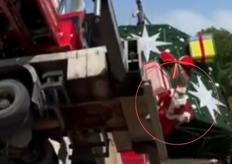 Papai Noel do guindaste vai responder em liberdade por morte de colega durante montagem de árvore