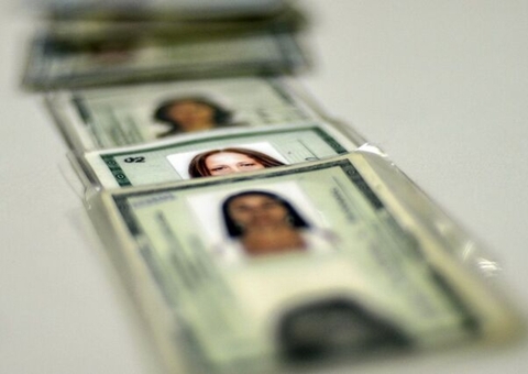 Nova Carteira de Identidade Nacional começa a ser emitida nesta terça; saiba como