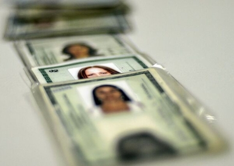 Entidades entram com ação contra novo RG por conter informação sobre sexo