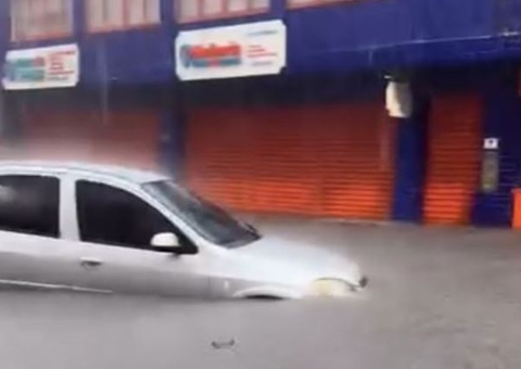 Lixo e placas de gesso impediram vazão da água durante chuva na Saldanha Marinho, diz prefeitura