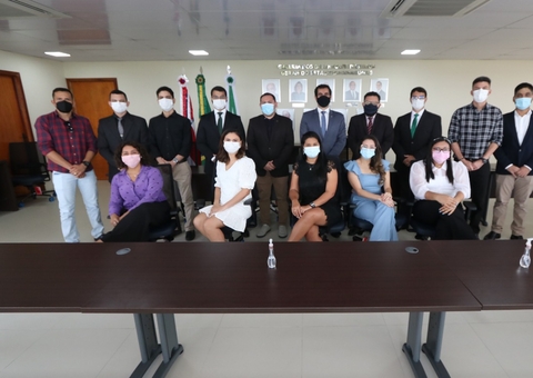 Mais 12 aprovados em concurso da DPE são empossados no Amazonas