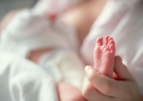 Mãe não parturiente de união estável homoafetiva tem direito a licença maternidade