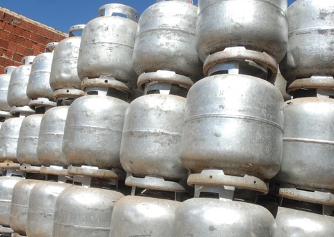 Preço do botijão atinge recorde histórico e Congresso analisa programa social