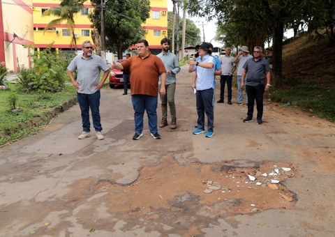 Ruas do bairro Compensa passam por recapeamento nesta terça em Manaus