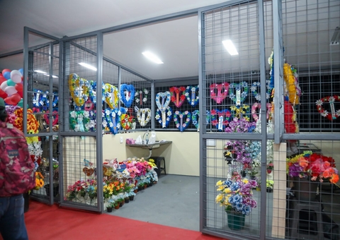 Floricultura é inaugurada no cemitério Nossa Senhora Aparecida, em Manaus