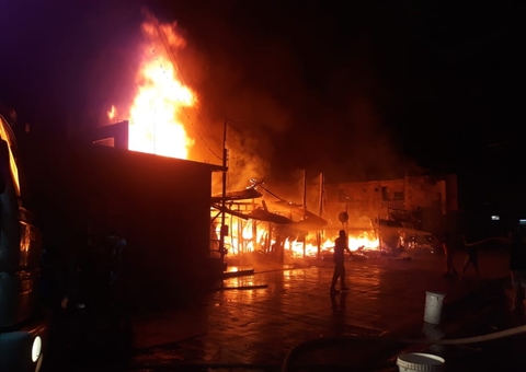 Vítimas de incêndio em Benjamin Constant começam a receber ajuda