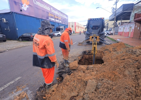Serviço mal executado pela Águas de Manaus gera risco de alagamentos no Centro