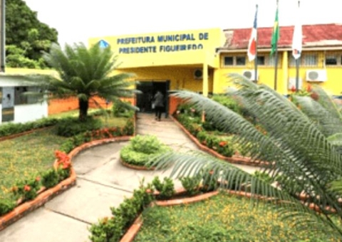 Presidente Figueiredo distribui squeezes no valor de R$ 97 mil