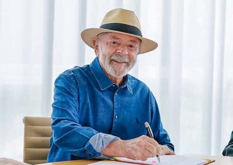 Lula assina indulto de Natal e exclui presos da trama golpista