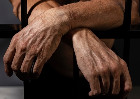 Homem é preso ao ser flagrado tentando roubar clínica no Parque 10