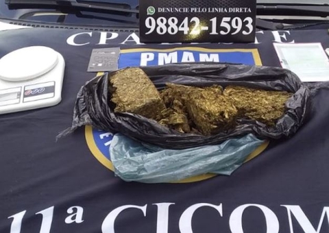 Homem é preso distribuindo maconha em carro por Manaus