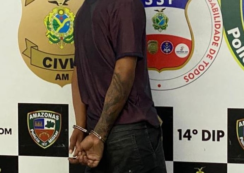 Suspeito de assaltos em ônibus é preso enquanto baixava aplicativo no celular de vítima em Manaus