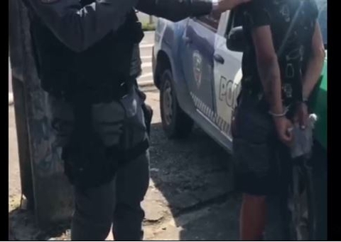Flanelinha é preso por cuspir em motoristas e arranhar carros em Manaus