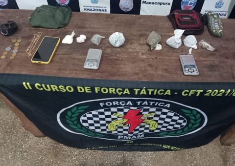 Dupla é presa vendendo drogas durante partida de futebol no Amazonas