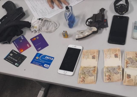 Assaltantes violentos são presos com arma em ônibus no Vieiralves